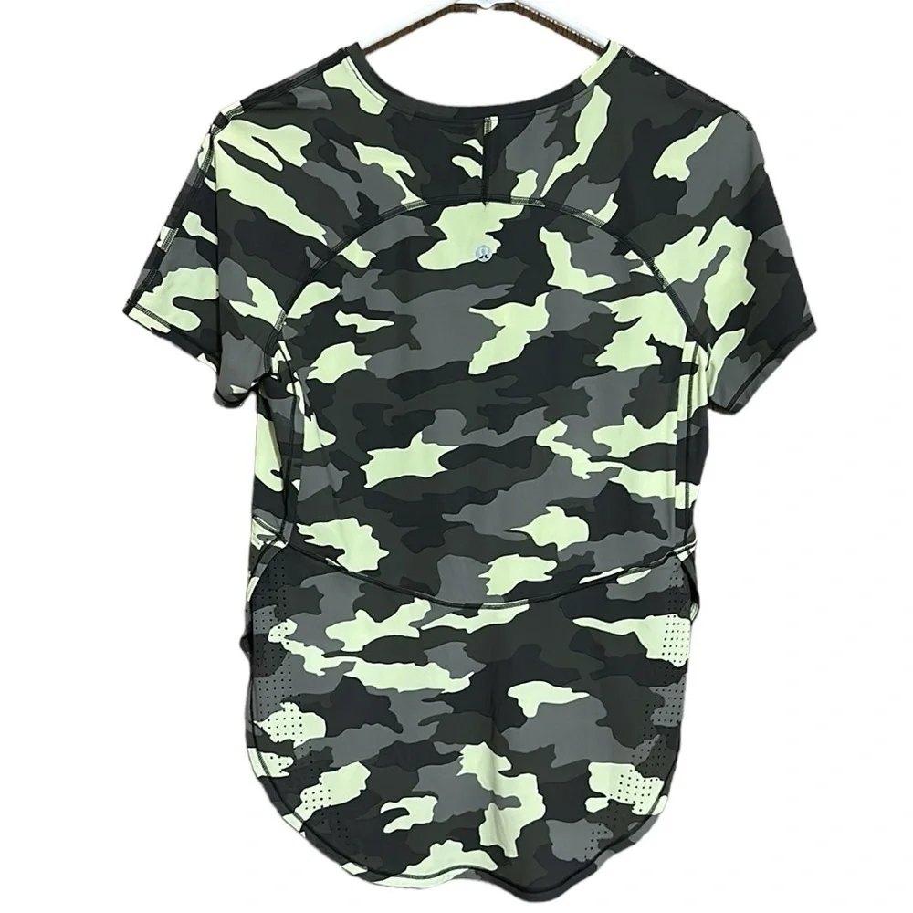 Lululemon Women's Shirts UVP Run Short Sleeve Shirt Camo Size XS